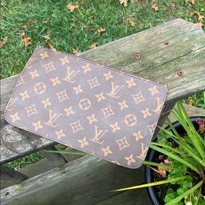 louis vuitton pouch